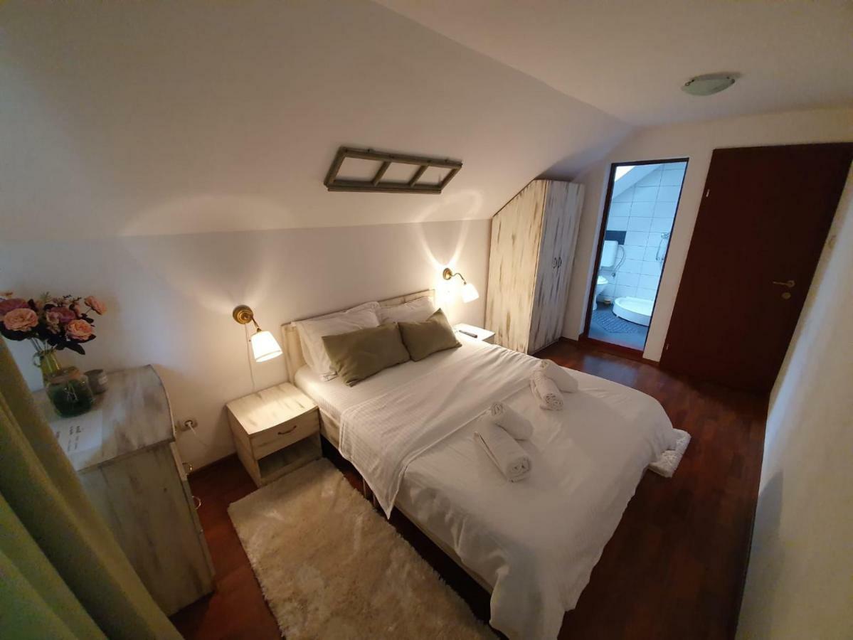 Casa Lucky Hotel ริชนอฟ ภายนอก รูปภาพ