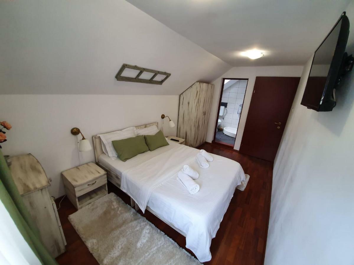 Casa Lucky Hotel ริชนอฟ ภายนอก รูปภาพ